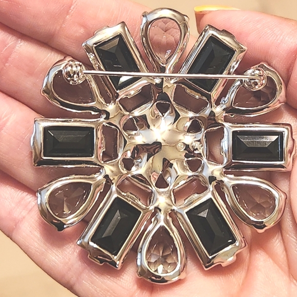 Signed Swarovski Crystal Statement Floral Brooch RARE - Picture 4 of 5